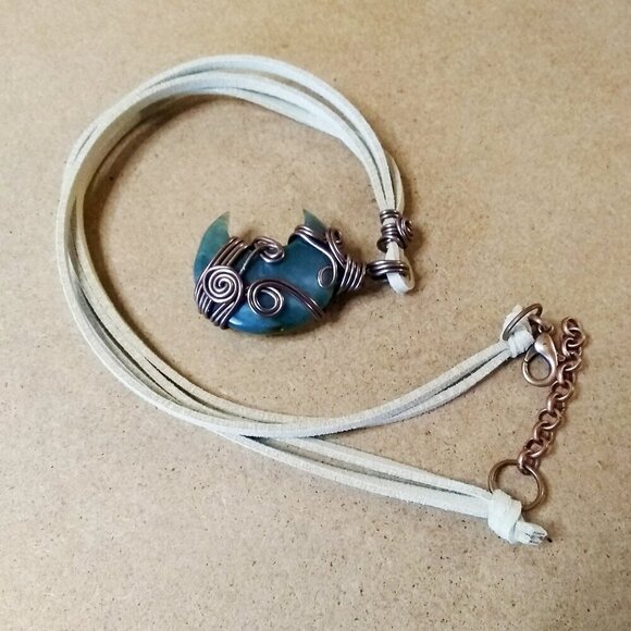 Wire Wrapped India Agate Moon Necklace | Dark Green Crescent Moon w. Faux Suede - Picture 4 of 10